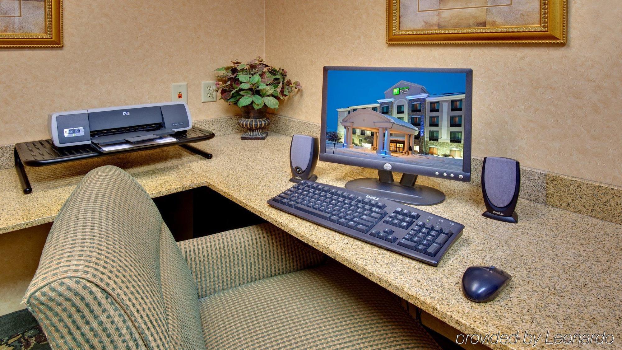 Holiday Inn Express Hotel & Suites Bismarck By Ihg Facilități foto