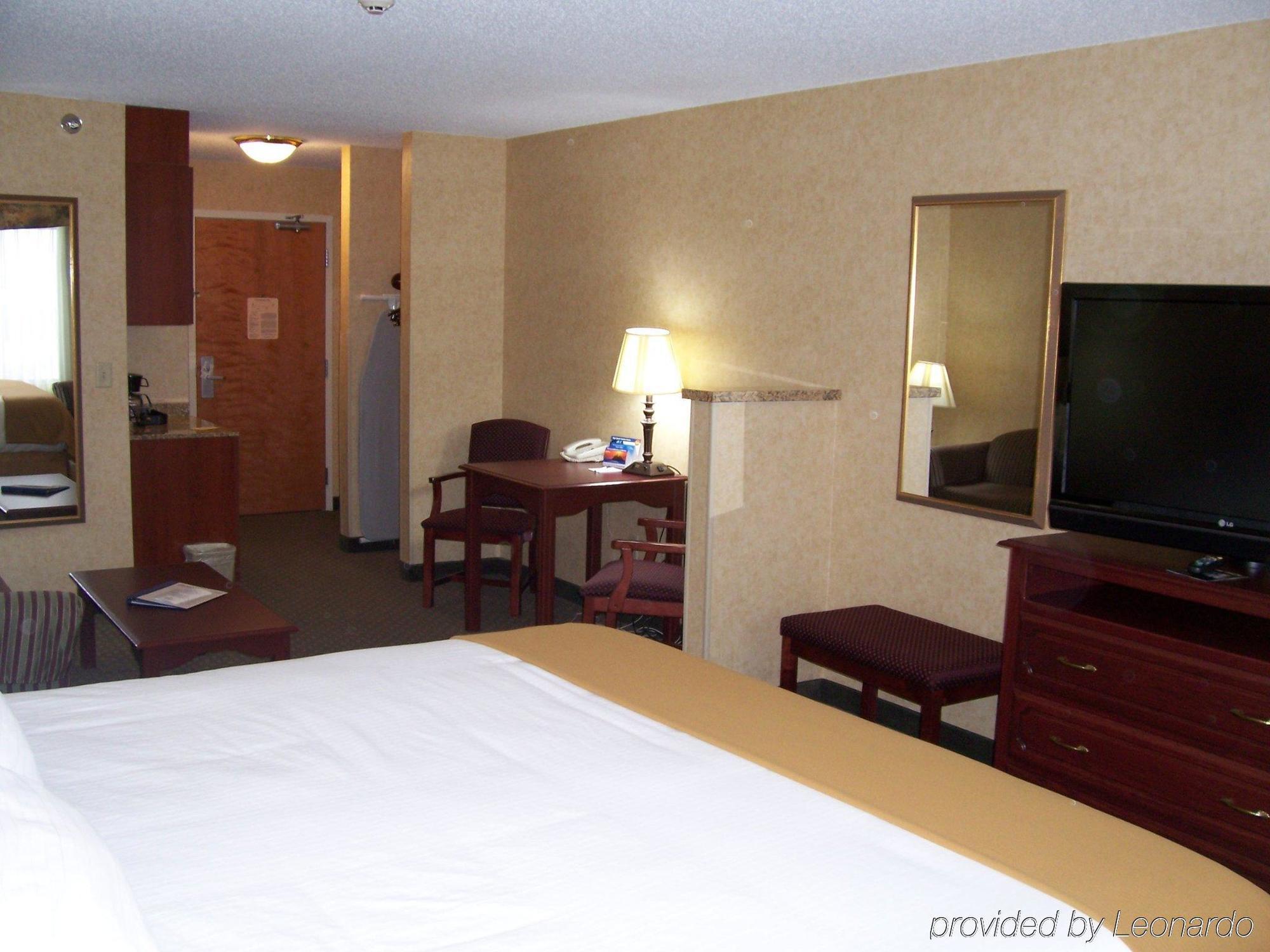 Holiday Inn Express Hotel & Suites Bismarck By Ihg Cameră foto