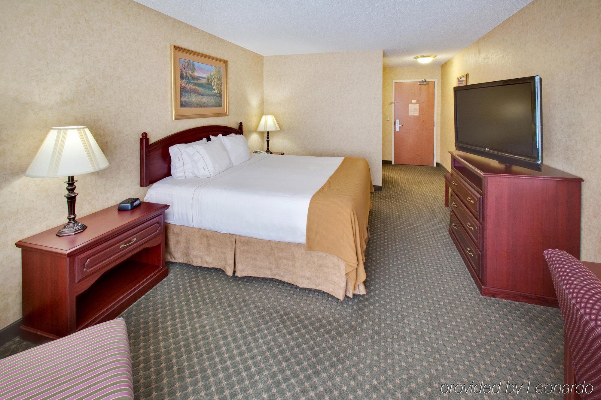 Holiday Inn Express Hotel & Suites Bismarck By Ihg Cameră foto