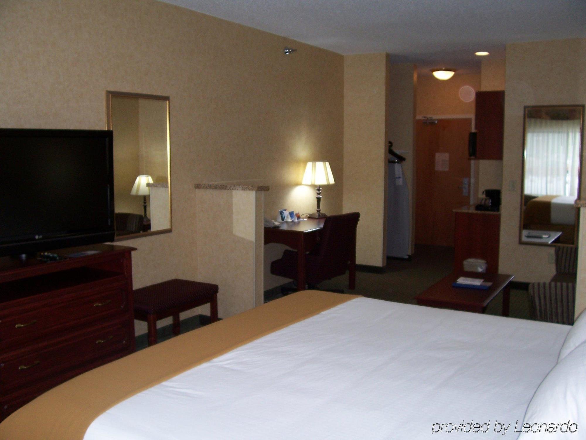 Holiday Inn Express Hotel & Suites Bismarck By Ihg Cameră foto